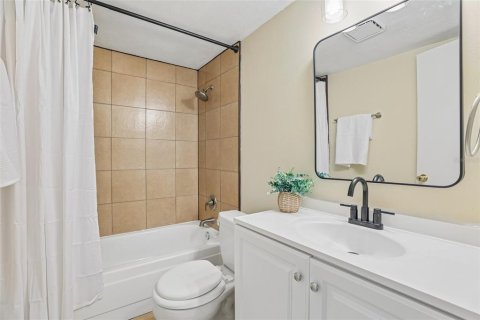 Condo in Orlando, Florida, 2 bedrooms № 2225331 - photo 11