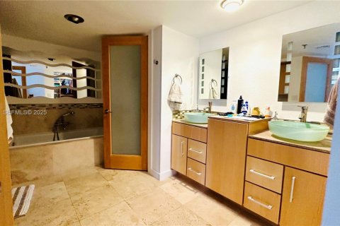 Купить кондоминиум в Майами, Флорида 2 спальни, 127.93м2, № 1966824 - фото 30