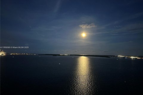 Copropriété à vendre à Miami, Floride: 2 chambres, 127.93 m2 № 1966824 - photo 11