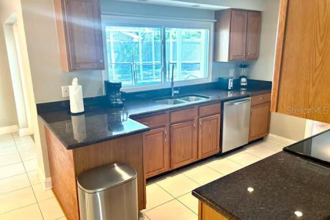 House in Clearwater, Florida 4 bedrooms, 161 sq.m. № 2095290 - photo 11