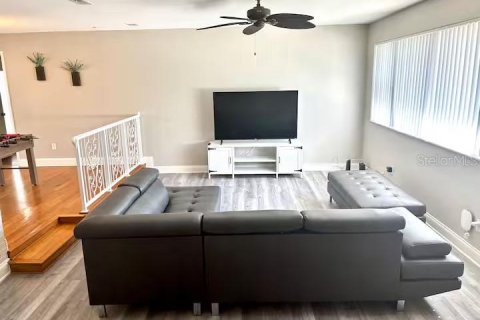 House in Clearwater, Florida 4 bedrooms, 161 sq.m. № 2095290 - photo 6