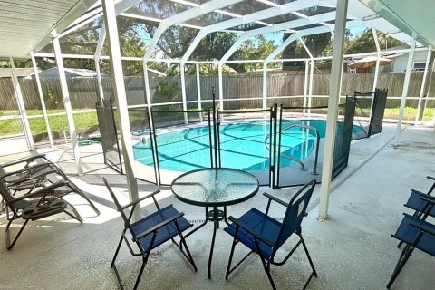 House in Clearwater, Florida 4 bedrooms, 161 sq.m. № 2095290 - photo 27