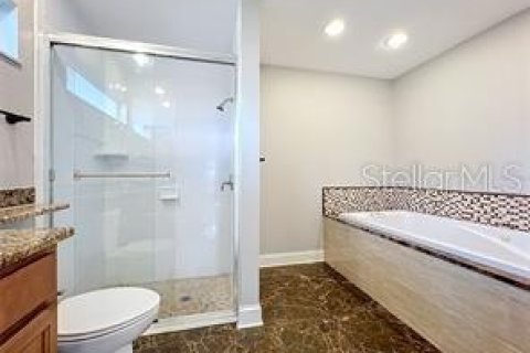 House in Clearwater, Florida 4 bedrooms, 161 sq.m. № 2095290 - photo 18