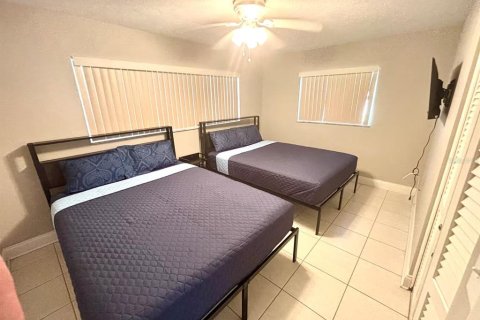 House in Clearwater, Florida 4 bedrooms, 161 sq.m. № 2095290 - photo 19