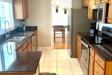 House in Clearwater, Florida 4 bedrooms, 161 sq.m. № 2095290 - photo 12