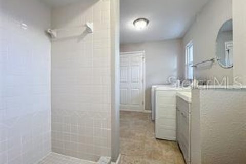 House in Clearwater, Florida 4 bedrooms, 161 sq.m. № 2095290 - photo 22