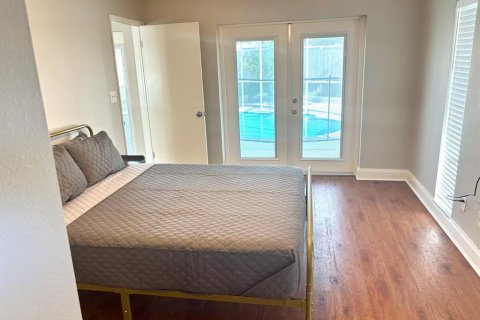 House in Clearwater, Florida 4 bedrooms, 161 sq.m. № 2095290 - photo 16
