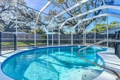 House in Clearwater, Florida 4 bedrooms, 161 sq.m. № 2095290 - photo 29