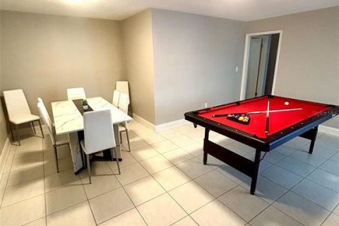 House in Clearwater, Florida 4 bedrooms, 161 sq.m. № 2095290 - photo 8