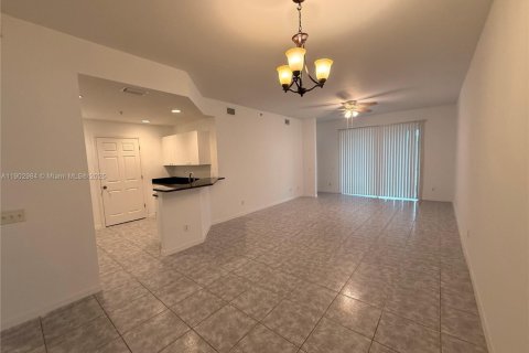 Condominio en alquiler en Cape Coral, Florida, 3 dormitorios № 2012498 - foto 4