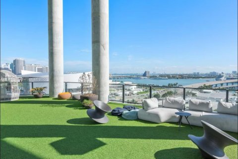 Condo in Miami, Florida, 2 bedrooms  № 1979820 - photo 30