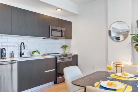 Condo in Miami, Florida, 2 bedrooms  № 1979820 - photo 8
