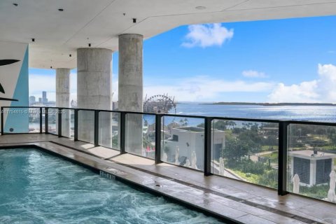 Condo in Miami, Florida, 2 bedrooms  № 1979820 - photo 23