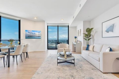 Condo in Miami, Florida, 2 bedrooms  № 1979820 - photo 2