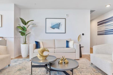 Condo in Miami, Florida, 2 bedrooms  № 1979820 - photo 5