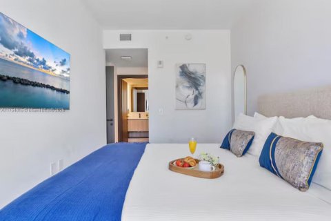 Condo in Miami, Florida, 2 bedrooms  № 1979820 - photo 12