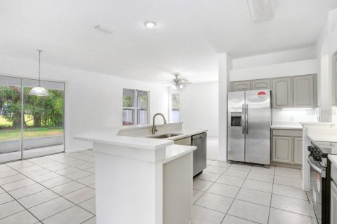 House in Brandon, Florida 5 bedrooms, 243.22 sq.m. № 2092749 - photo 8