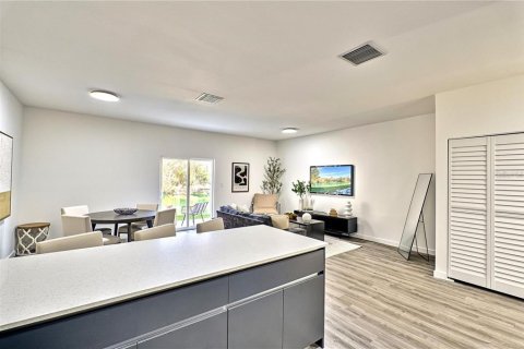 Condo in Gainesville, Florida, 3 bedrooms № 2409950 - photo 2