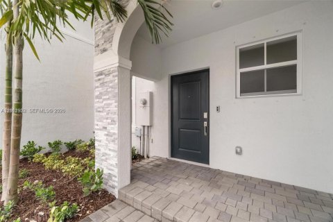 Adosado en venta en Homestead, Florida, 3 dormitorios, 137.77 m2 № 2439093 - foto 3