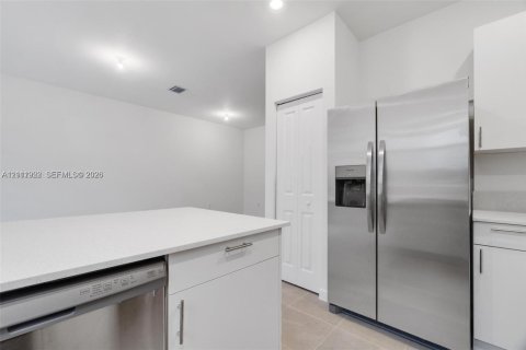 Adosado en venta en Homestead, Florida, 3 dormitorios, 137.77 m2 № 2439093 - foto 7