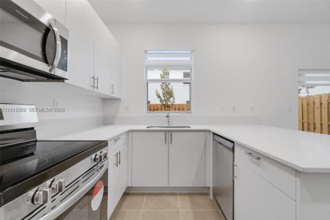 Adosado en venta en Homestead, Florida, 3 dormitorios, 137.77 m2 № 2439093 - foto 6