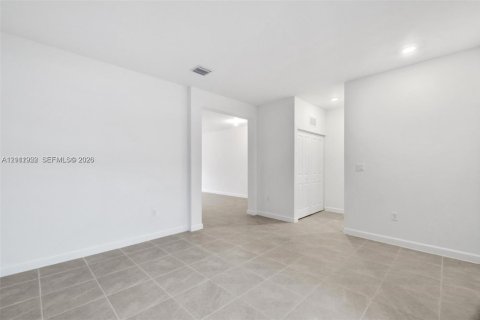 Adosado en venta en Homestead, Florida, 3 dormitorios, 137.77 m2 № 2439093 - foto 9