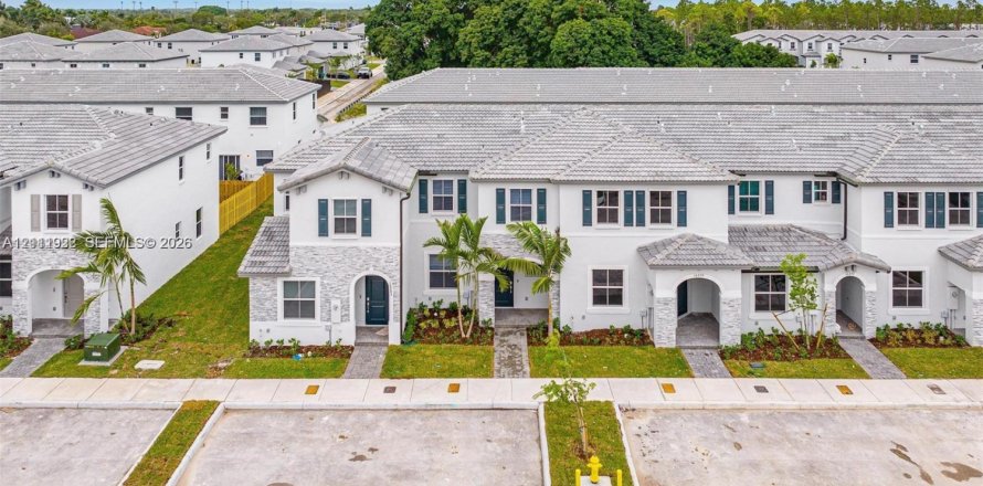 Adosado en Homestead, Florida 3 dormitorios, 137.77 m2 № 2439093