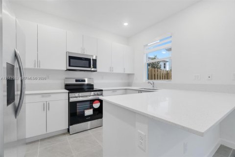 Adosado en venta en Homestead, Florida, 3 dormitorios, 137.77 m2 № 2439093 - foto 5