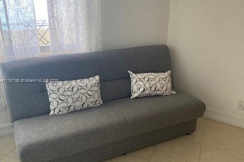 Condo in Hallandale Beach, Florida, 2 bedrooms  № 2035372 - photo 11