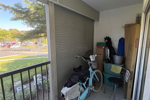 Condo in Pembroke Pines, Florida  № 1772593 - photo 5