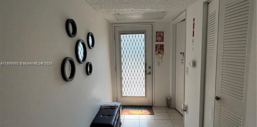 Studio in the Condo in Pembroke Pines, Florida  № 1772593