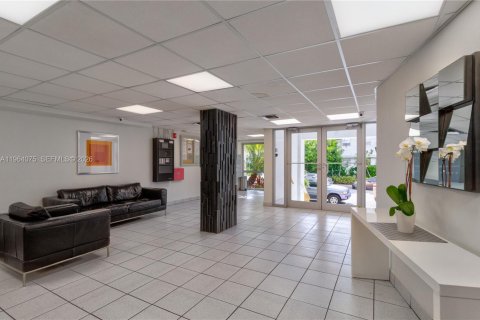 Condominio en venta en Miami Beach, Florida, 1 dormitorio, 60.85 m2 № 2025717 - foto 19