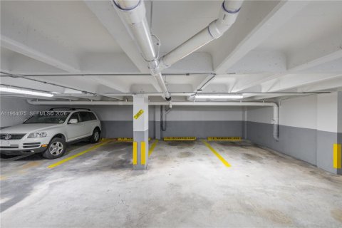 Condominio en venta en Miami Beach, Florida, 1 dormitorio, 60.85 m2 № 2025717 - foto 16