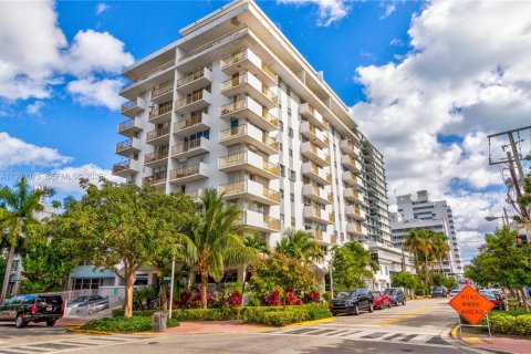 Condominio en venta en Miami Beach, Florida, 1 dormitorio, 60.85 m2 № 2025717 - foto 18