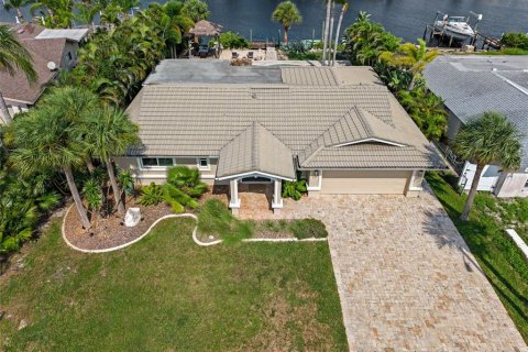 Villa ou maison à vendre à New Port Richey, Floride: 3 chambres, 202.25 m2 № 2273031 - photo 8