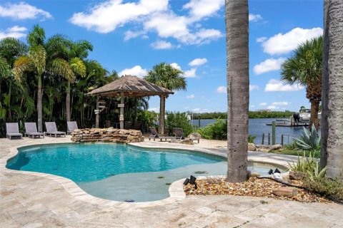 Villa ou maison à vendre à New Port Richey, Floride: 3 chambres, 202.25 m2 № 2273031 - photo 4
