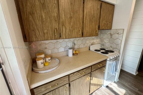 Villa ou maison à louer à Sarasota, Floride: 1 chambre, 74.23 m2 № 2154164 - photo 3