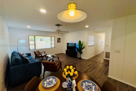Villa ou maison à louer à Sarasota, Floride: 1 chambre, 74.23 m2 № 2154164 - photo 9