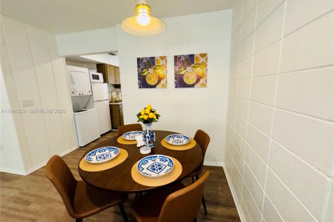 Villa ou maison à louer à Sarasota, Floride: 1 chambre, 74.23 m2 № 2154164 - photo 2