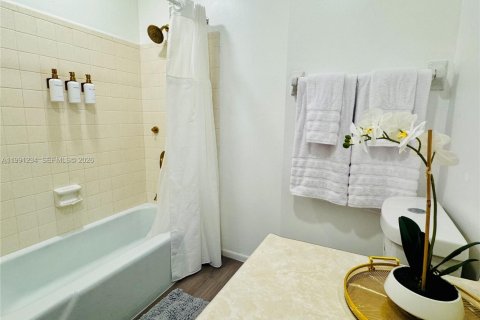 Villa ou maison à louer à Sarasota, Floride: 1 chambre, 74.23 m2 № 2154164 - photo 17
