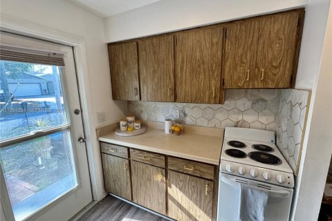 Villa ou maison à louer à Sarasota, Floride: 1 chambre, 74.23 m2 № 2154164 - photo 14