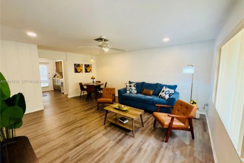Villa ou maison à louer à Sarasota, Floride: 1 chambre, 74.23 m2 № 2154164 - photo 8