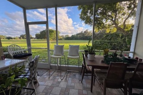 Condo in Pompano Beach, Florida, 2 bedrooms  № 1990551 - photo 5