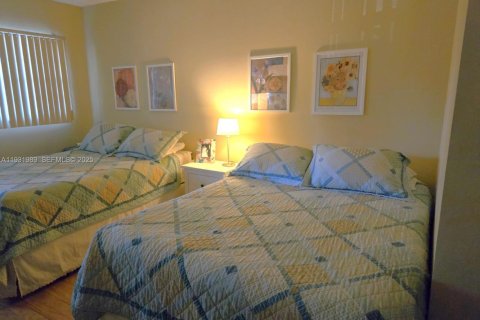 Condo in Pompano Beach, Florida, 2 bedrooms  № 1990551 - photo 9