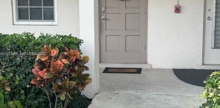 Condo in Pompano Beach, Florida, 2 bedrooms  № 1990551