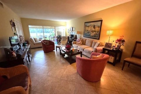 Condo in Pompano Beach, Florida, 2 bedrooms  № 1990551 - photo 3