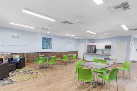 Condo in Pompano Beach, Florida, 2 bedrooms  № 1990551 - photo 18