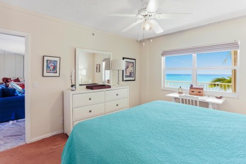 Condo in Highland Beach, Florida, 2 bedrooms  № 2190840 - photo 17