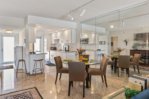 Condo in Highland Beach, Florida, 2 bedrooms  № 2190840 - photo 11