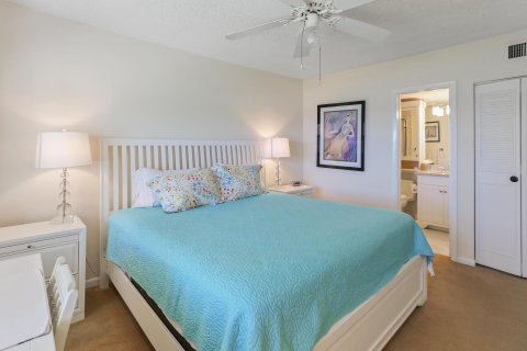 Condo in Highland Beach, Florida, 2 bedrooms  № 2190840 - photo 18